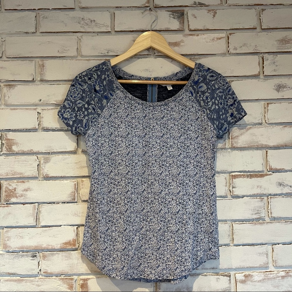 Lucky Brand Short Sleeve Blue floral top size XS